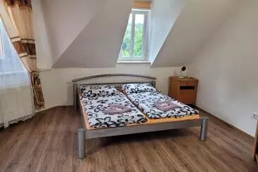 Retkeilymaja Studentská Apartments