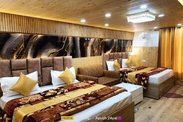 Отель Ma Heights