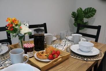 膳宿费 Rooms In Stylish House