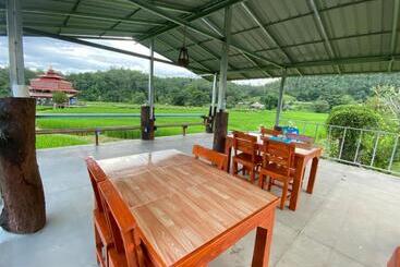 بنسيون Poopha Home Stay