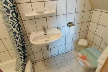 فندق صغير Gasthof Zu Den Linden 61225