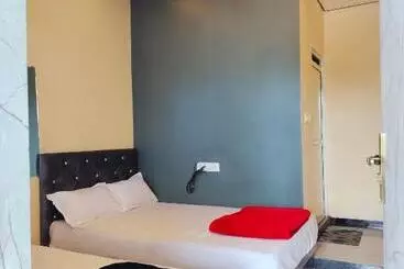 Hotel Adhinam