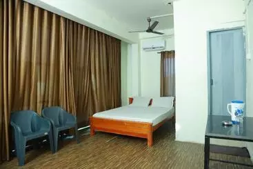 호텔 Easy Stay Eranhipalam