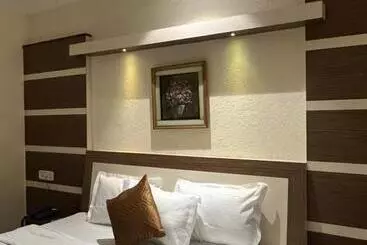 Otel Vasu International