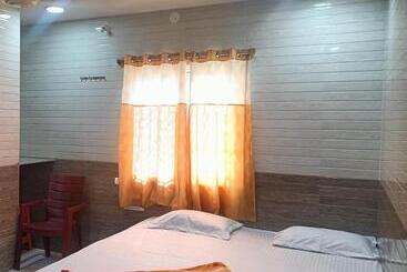 Отель Sri Guru Natha Residency