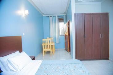 酒店 Transit Haven