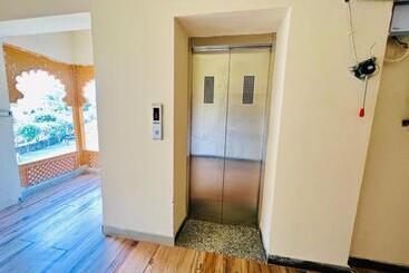 The Dee Glanc   A Pure Veg Hotel Near Bus Stand Udaipur