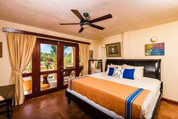 هتل Villa Nautilus