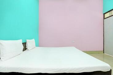 Hotel Oyo V K Guest House
