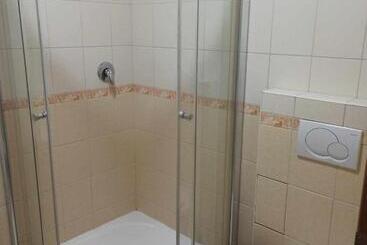 Pensió Pavilon V Ráji