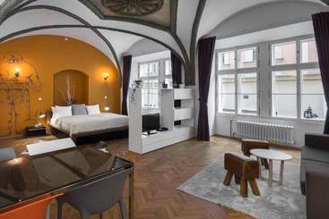 هتل 7 Tales Apartments By Prague Residences