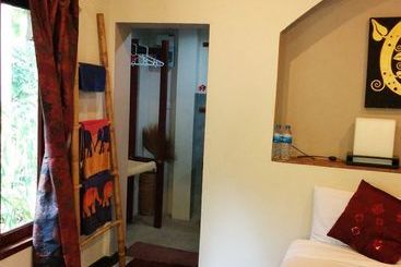 Resort Dolphin Bungalows