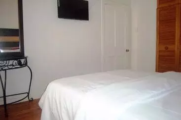 تختخواب و صبحانه Franchise Guest House