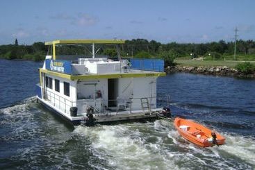 فندق Boyds Bay Houseboat Holidays