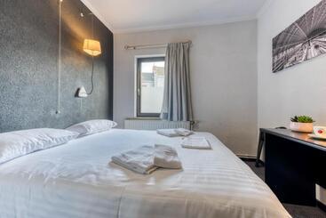 Отель Hôtel De La Gare