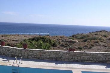 ツーリストアパートメント Nicolas Apartments