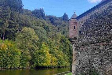 ベッドアンドブレックファースト Golden Lion