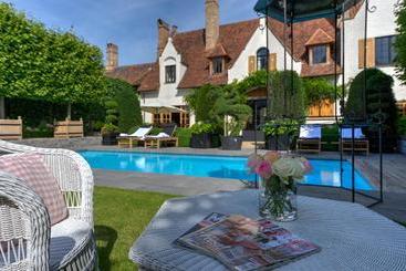 تختخواب و صبحانه Exclusive Suites The Secret Garden