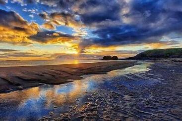 민박 The Gaslight Inn Holiday Apartments & Licenced Restaurant Rossnowlagh