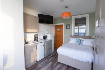 민박 The Gaslight Inn Holiday Apartments & Licenced Restaurant Rossnowlagh