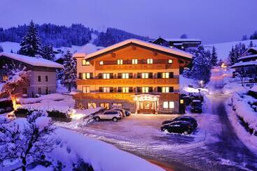 ホテル Garni Alpenland