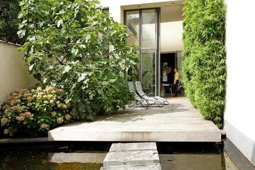 B&b The Patio Houses