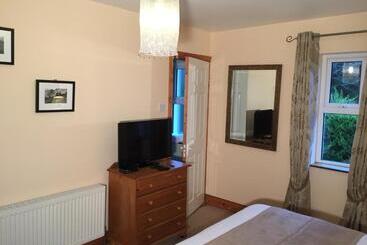 Bed and Breakfast 2 Mile Lodge