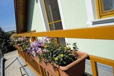 Aamiaismajoitus (B&B) Gästezimmer Rieder