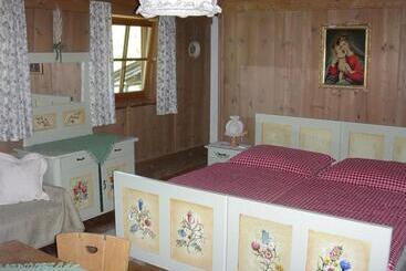 تختخواب و صبحانه Malernhof