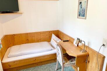 تختخواب و صبحانه Villa Oxa   Boutique Design