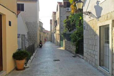 Hotel Apartments Villa Dube