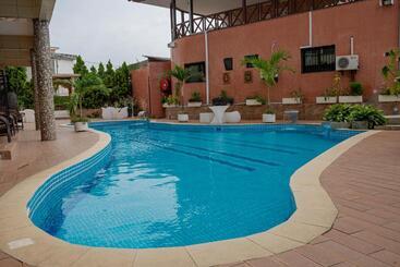 هتل Hibiscus Louis