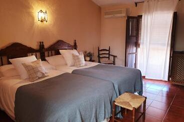 Hospedium Hotel Val De Pinares