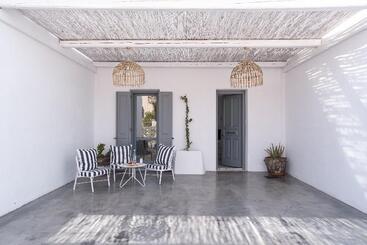 Hotel Lagadi Suites By K&k