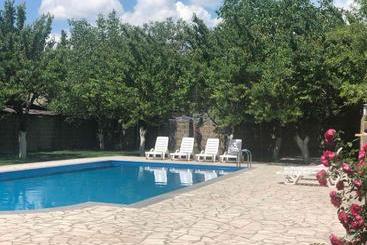 تختخواب و صبحانه Chez Yvette