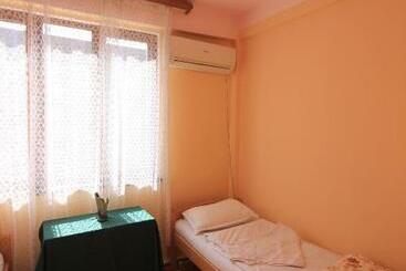 Center Hostel And Tours