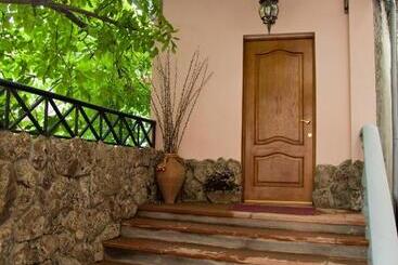 هتل Hin Yerevantsi