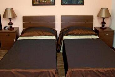 هتل Hin Yerevantsi