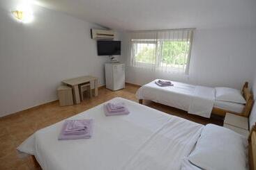 پانسیون Vila Rara