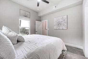 Landhus Canyon Lake Home W/ Private Deck: 5 Mi To Marina!