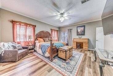 کلبه Charming Home W/ Patios, Near Ruidoso Downs Casino