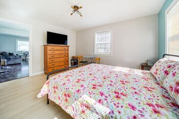 Coastal Lake Erie Cottage W/ Amazing Water Views!