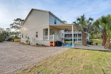 Mökkimajoitus Peaceful Carrabelle Home W/ Pool & Beach Access!