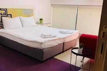 هتل Executive Rooms And Suites Play