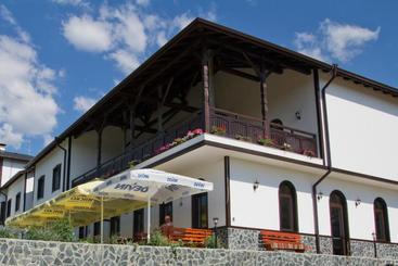 Отель Rusaliite Adventure House