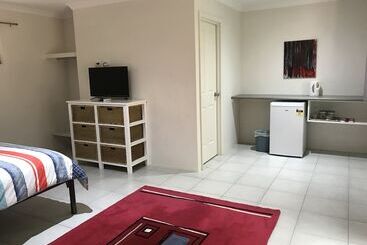 ベッドアンドブレックファースト Little Shangri La