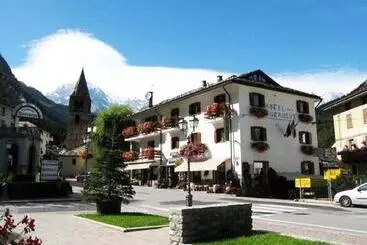 Hotel Bucaneve