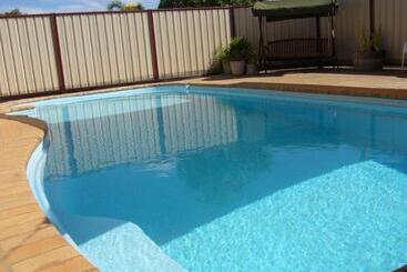 מוטל Charleville Waltzing Matilda Motor Inn