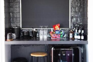 모텔 The Pink Hotel Coolangatta