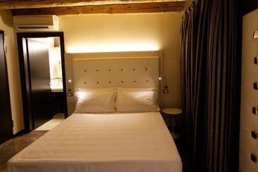 Villa Solaris Hotel & Residence